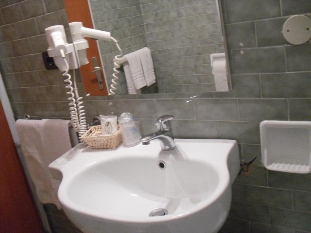 Garni Bellavista Hotel Calceranica al Lago Room photo